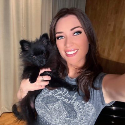 ElsaEsn63956326's profile picture. 