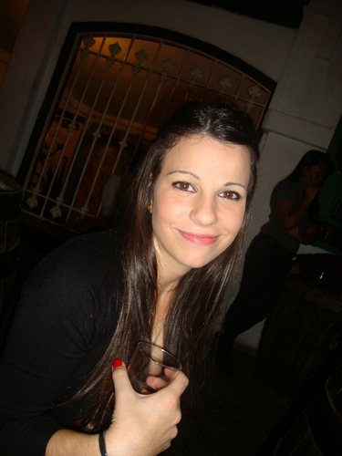 Nacida en Buenos Aires, Argentina. Vive en Girona, España