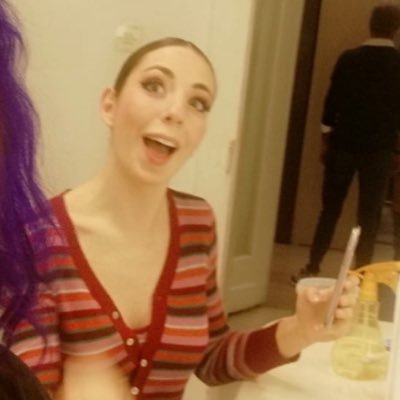 PetekOpera's profile picture. Operatic soprano with many artistic passions❤️