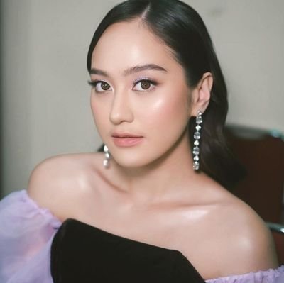 Official Twitter Resmi from Jember | 1st Single #MalaikatBaik | Salsha as Sakinah (Bidadari Surgamu) SCTV 18.00wib | followed by her & her family. CP @ayundinaa