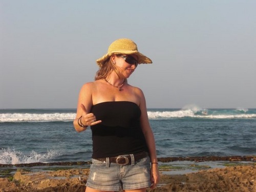 New Yorker transplanted on Maui and will never leave, Lawyer, Tennis Player, Mom to an incredible little boy and of course, lover of shoes.