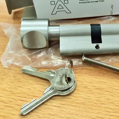 kankbeni's profile picture. bermain sambil hallo... 😄😄