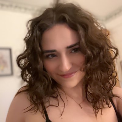 samanthasirsky's profile picture. healing is learning to stay. ♡ she/her ♀️27