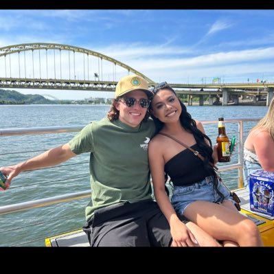 b_moore304's profile picture. 