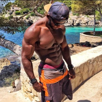 Bertrandmbi's profile picture. CEO OF DO THIS ▪️Online coach ▪️Specialized in positive mindset & body transformations. I help you reach your goals physically and mentally! ONLINE COACHING⬇️