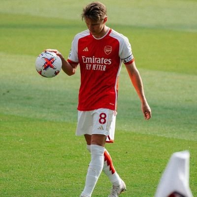 AraffatEbrahim's profile picture. -THE EMPEROR

-@Arsenal fan 🇬🇧 

-@Simbasctanzania fan 🇹🇿