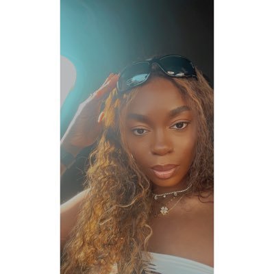 lolashows's profile picture. 