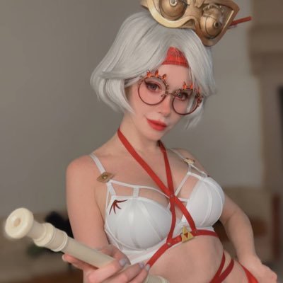 CUTEpillar cosplay girl