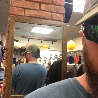 roeibt's profile picture. מַחֲשִׁים אַתָּה וַאֲנִי
מַמְתִּינִים אֲנִי וְאַתָּה
בְּסִתְרֵי עֻקְמָנִי עֲלָטָה
וּדְמָמָה בְּסִתְרֵי עֻקְמָנִי