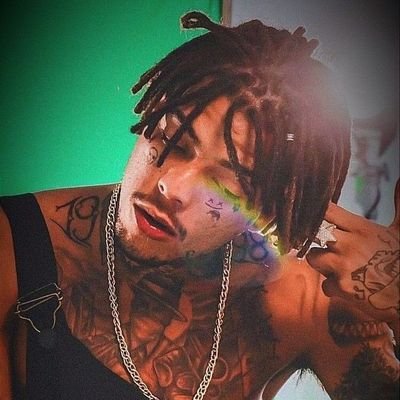 russinvxz's profile picture. 