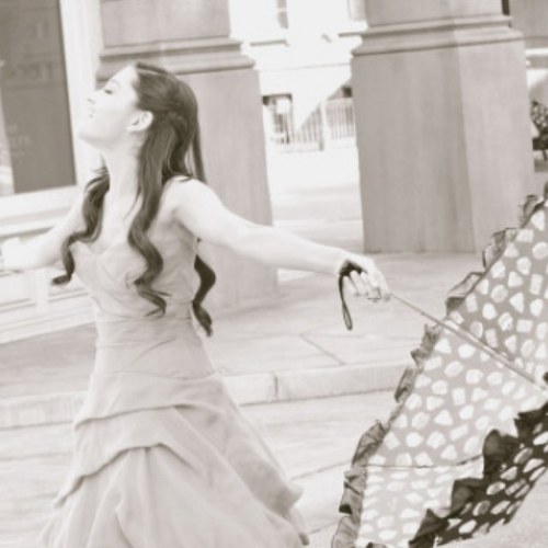 Red velvet hair? Flawless voice? Caring for fans? Plays Cat Valentine? What's her name? Ariana Grande. Forever an Arianator so put your hearts up. :)