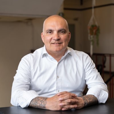 SergioUdensio's profile picture. Levensgenieter, lezer, tv junk, eetmonster, ondernemer en eigenaar van Riumssen en Employer Branding Expert