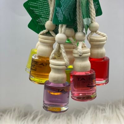 uizperfumes's profile picture. A biochemistry student from @buk,A Business mugle at kwari market, dealer in all kind of perfumes, Fibre, abaya’s, veils and many more,⚱️🏺