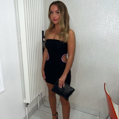 xelliecrage's profile picture. 