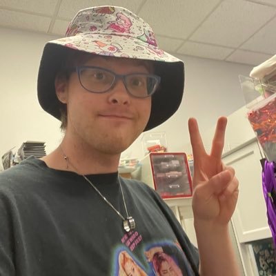 bteezs_twitzy's profile picture. im just here lmao, once, midzy, fearnot, bangtan b*tch, atiny, and going into way too many more