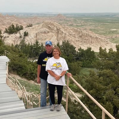 knieschewayne's profile picture. 