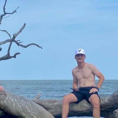 RealBadGolf's profile picture. This captain goes down with his ship | 92’ til’ infinity