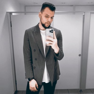 A massive music fan…6’4 to be exact 🤣