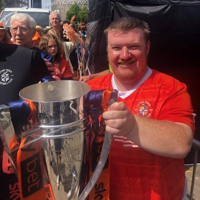 Freelance writer. @lutontownst Media Officer. Podcast host. Owner of @kevshatsports. Big Luton Town & Hants cricket fan. Fan of all sports. Views my own etc..