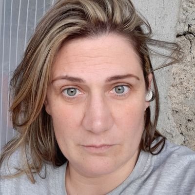 libera pensatrice, antifascista antiomofoba e antirazzista.Sempre dalla parte dei più deboli.Odio gli arroganti adoro chi rispetta il prossimo.