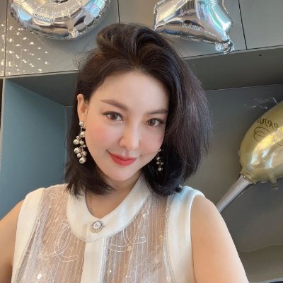 heisgsisui's profile picture. Forget yesterday, the wound is yesterday, happiness is tomorrow, everything starts again