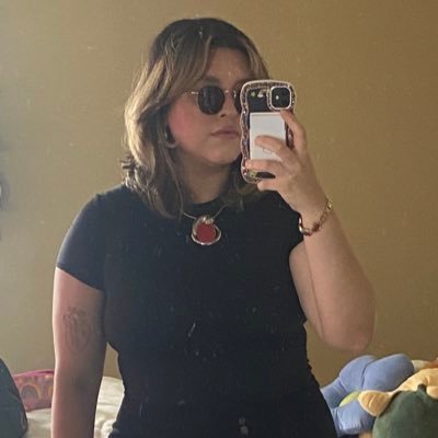 olivehater12's profile picture. i live in a constant state of nostalgia, the good kind