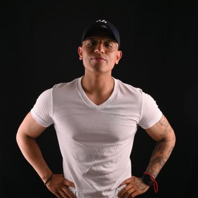 DannAuri12's profile picture. 