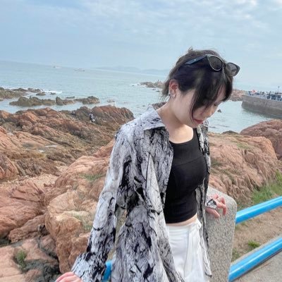 Can I follow you? Yes,Why? Because my mom told me to follow my dream.❤️🖤