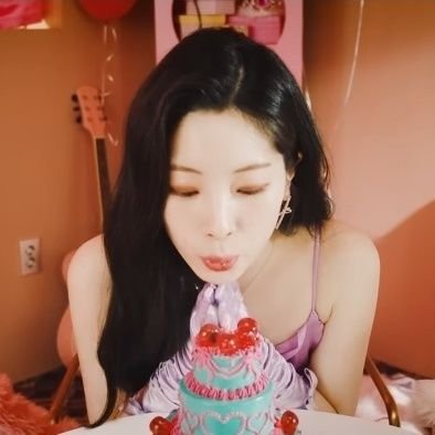 living my life for @JYPETWICE @official_izone @JOYURI_offcl @pledis_17
