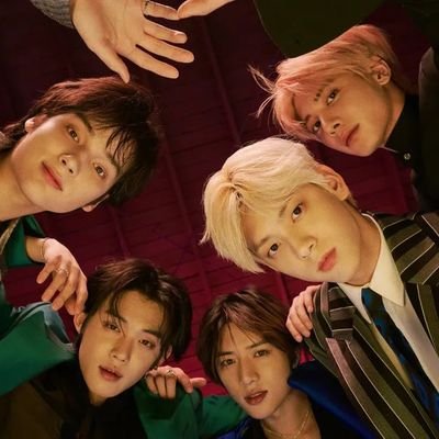 20+ rjsjjvj sybth :btxtForever FAN acc
she/her ~~ interactive⬇️ but liker and retweeter ⬆️