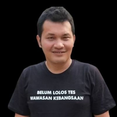 Siapapun yang menerima gaji dan fasilitas dari pajak rakyat maka wajib dikritik bila perlu kita caci maki sebab mereka hanyalah parasit yang menghisap rakyat.