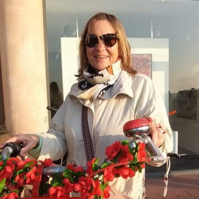 owner and cofounder https://t.co/b1IjCjRPQS | Women over Fifty | 50+community.