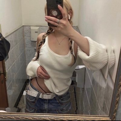 DMM464977's profile picture. えっちな動画みんな好きだよね😊 1日数本オススメの動画載っけてくよ🎥 良いものは共有していくよ みんなｳｪﾙｶﾑ 今夜のおかずに困ったらここに🦆ン とりあえず下覗いてみて👇 特にオススメのやつは固定ツイートに❗️