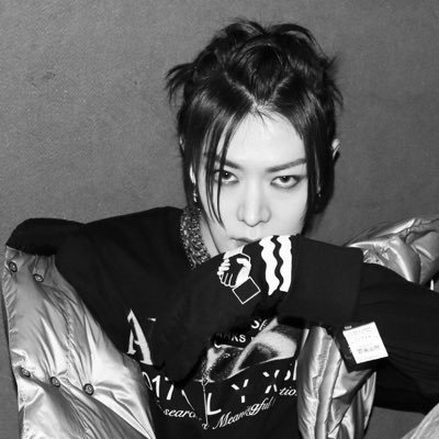 brittleonhigh's profile picture. hard but liable to break or shatter easily