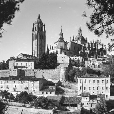 Descubriendo la riqueza histórica y cultural de Segovia. Imágenes auténticas que recogen el pasado de nuestra provincia. Soy un bot que comparte a diario.