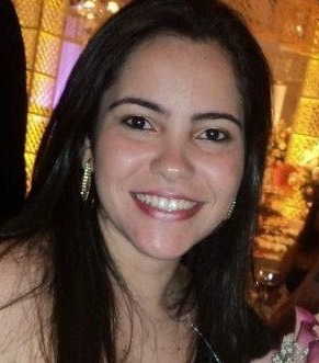 _camyllaguedes's profile picture. Católica, apaixonada por Jesus e Maria :)
'Ela vive com a cabeça na lua, com música nos ouvidos e coração na boca'