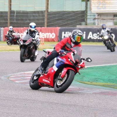 リターンバイクでCBR250RRに乗り、更にバイクを楽しむ為大型二輪取得して新型CBR600RR購入✌️バイク乗りの方仲良くしてください （＾ω＾）無言フォロー失礼します🙇‍♂️バイク以外の事もツイートしますが、良かったらフォローして下さい。#バイク #CBR250RR #CBR600RR