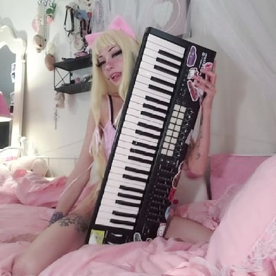 DOLLIE BEAR SYNTH