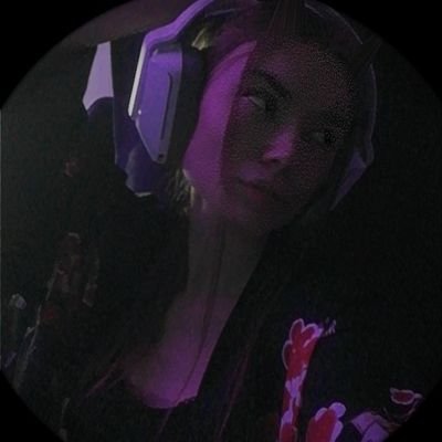 VALORANT FEMALE PLAYER
RADIANT RANK BY SOLOQ

EDITOR for @soRaVALO
IG: https://t.co/i6UTmXIdlQ