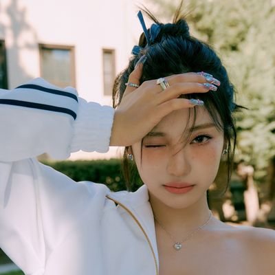 hellowelcomeya's profile picture. 링링이

  (💅)