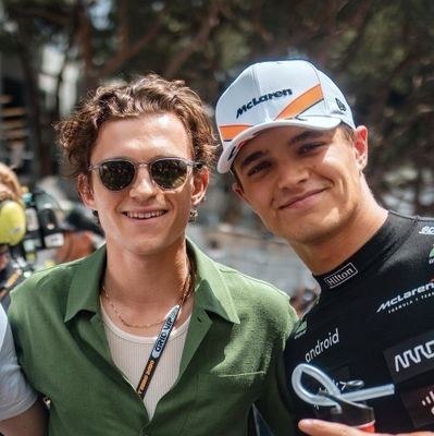 Certified Lando Norris supporter and defender • Team papaya 🧡 • MV1 🇳🇱 •
Also a Tom Holland and Max Fewtrell stan✨
