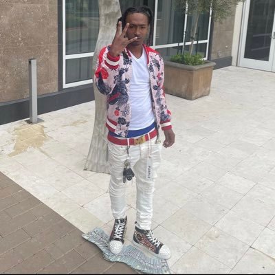 D_ChasinPesos's profile picture. Ain't 🙅🏾‍♂️Bio ... Jus click the Follow👣 and go on from there ❗️|👻chat- Elpadre2528 | 📸Ig: Atm_dread