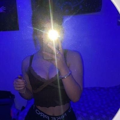 24 ans • Je suis etudiante, mais jai un côté coquine | Je vends mes nudes, des vidéos et des shows sur demandes 🍑 • Paiement par PayPal & PSC | #MoneyMiss