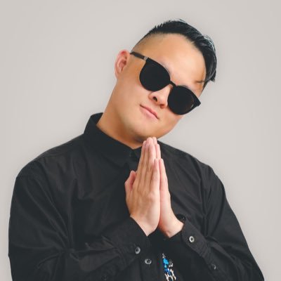 rayseetoe's profile picture. \ poetry n prose / \ doors n keys /