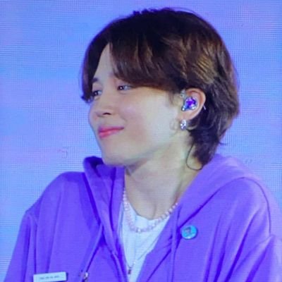 95 Liner. Bi. She/They. UK.🔞 . . . . . . .                                  ~ '... 피울 수 없는 꽃을 키웠어'.. 🥀

~Saw BTS 1/6/19💜OT7