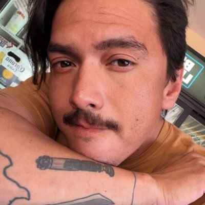 Reggiefairwther's profile picture. Your favorite ex-boyfriend (/ _ ; )