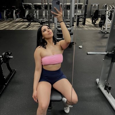 your new gym bestie 🤍 follow me on IG @xoxoelisabella