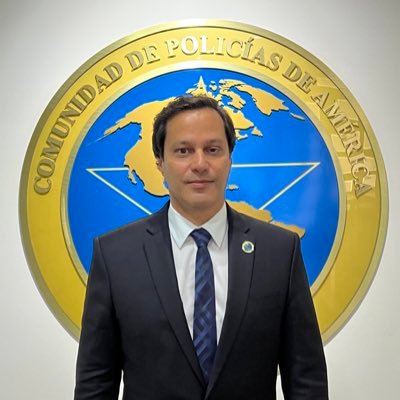 Delegado de Polícia Federal na Secretaria Executiva da AMERIPOL, em Bogotá. Doutor em Direito Processual Penal e Mestre em Direito Penal pela PUC-SP.