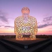 LordHthegreatH1's profile picture. “Tant que nous sommes parmi les hommes, pratiquons l'humanité.”