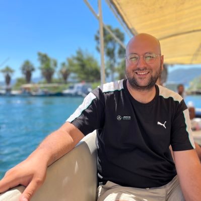 Kür Şad ölmüş, fakat attan düşmemişti. Ölmüş, fakat yenilmemişti.